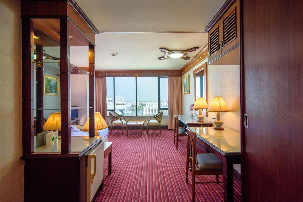 Alexander Hotel Bangkok Exterior photo